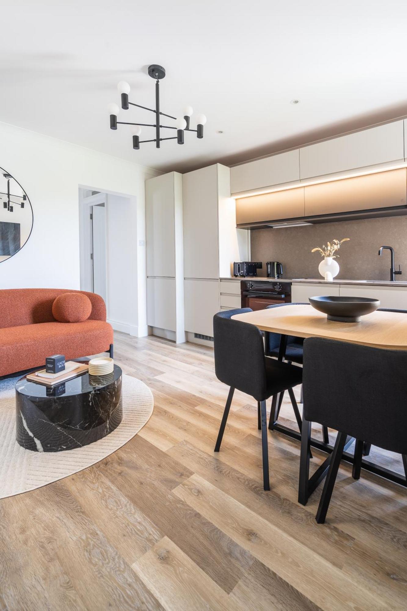 Newly Designed, 2Br Apt, 5Min From Northwood London Tube Station, Nato Hq, Ideal For Wembley, Warner Studio, Contractors 外观 照片