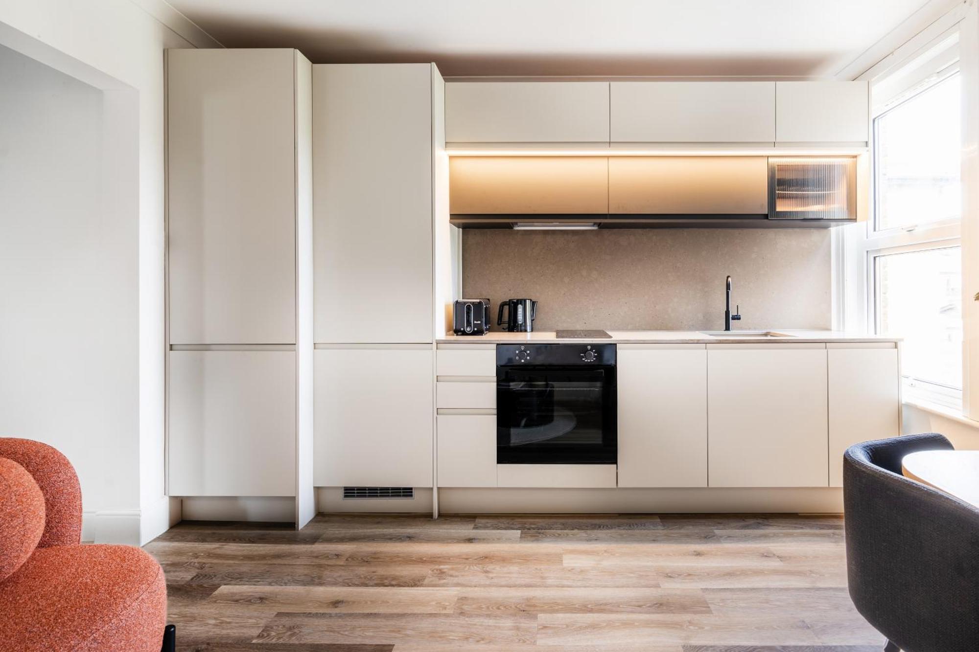 Newly Designed, 2Br Apt, 5Min From Northwood London Tube Station, Nato Hq, Ideal For Wembley, Warner Studio, Contractors 外观 照片